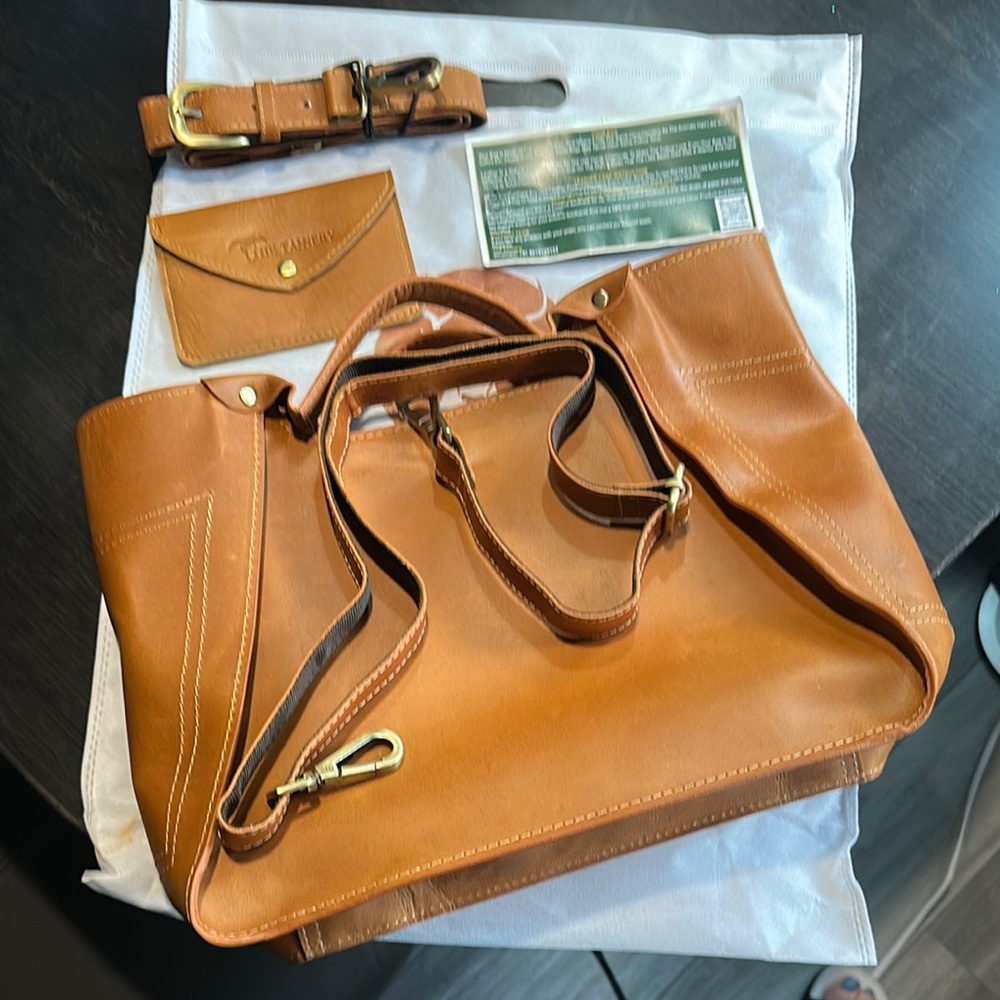 Tan Leather Shoulder Bag with Structured Design